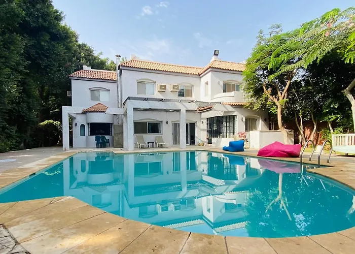 Villa By The Pyramids